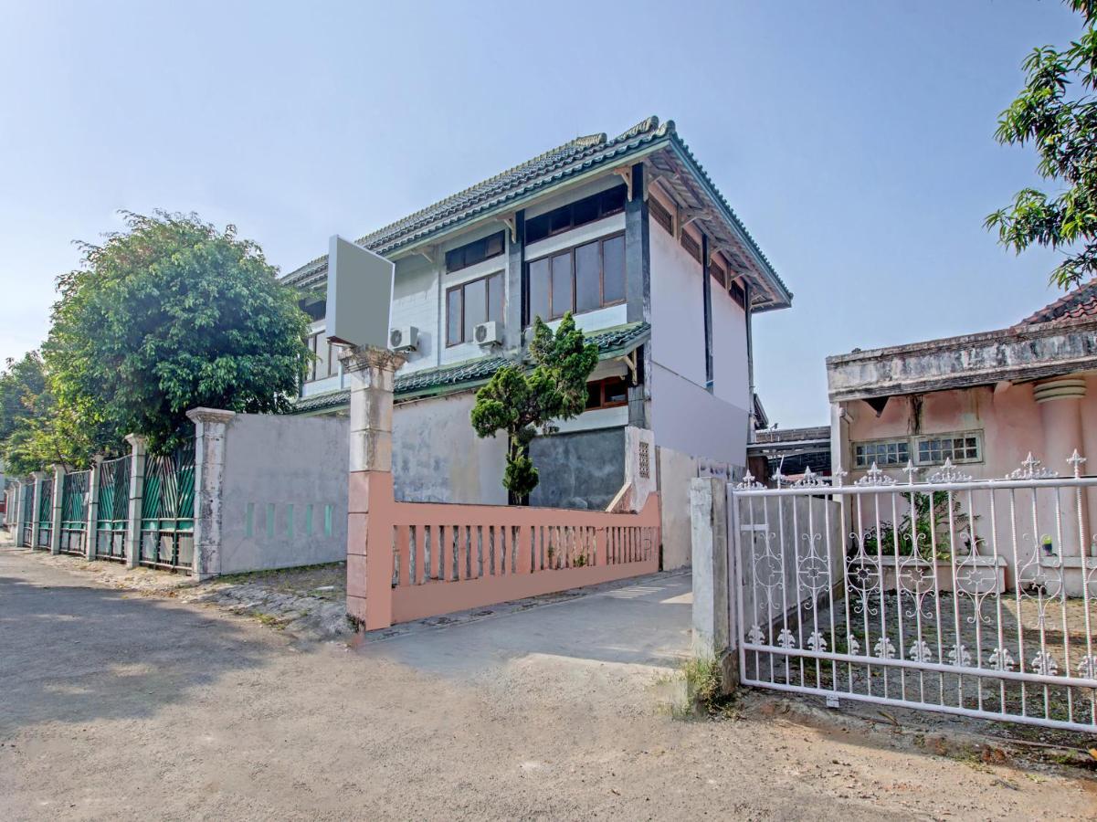 Oyo 91490 Hotel Rumah Kita Cirebon Ngoại thất bức ảnh